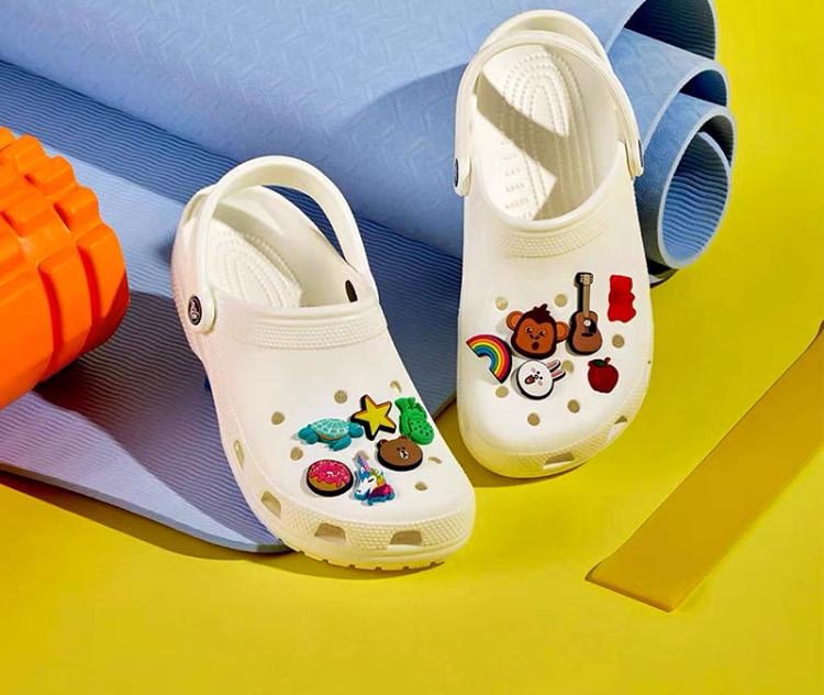 whatsapp crocs